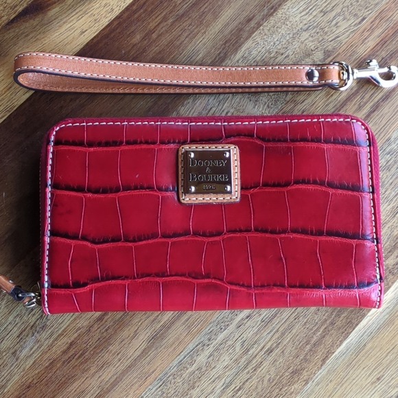 Dooney & Bourke Pebble Grain Folded Zip Wristlet,‎ Red